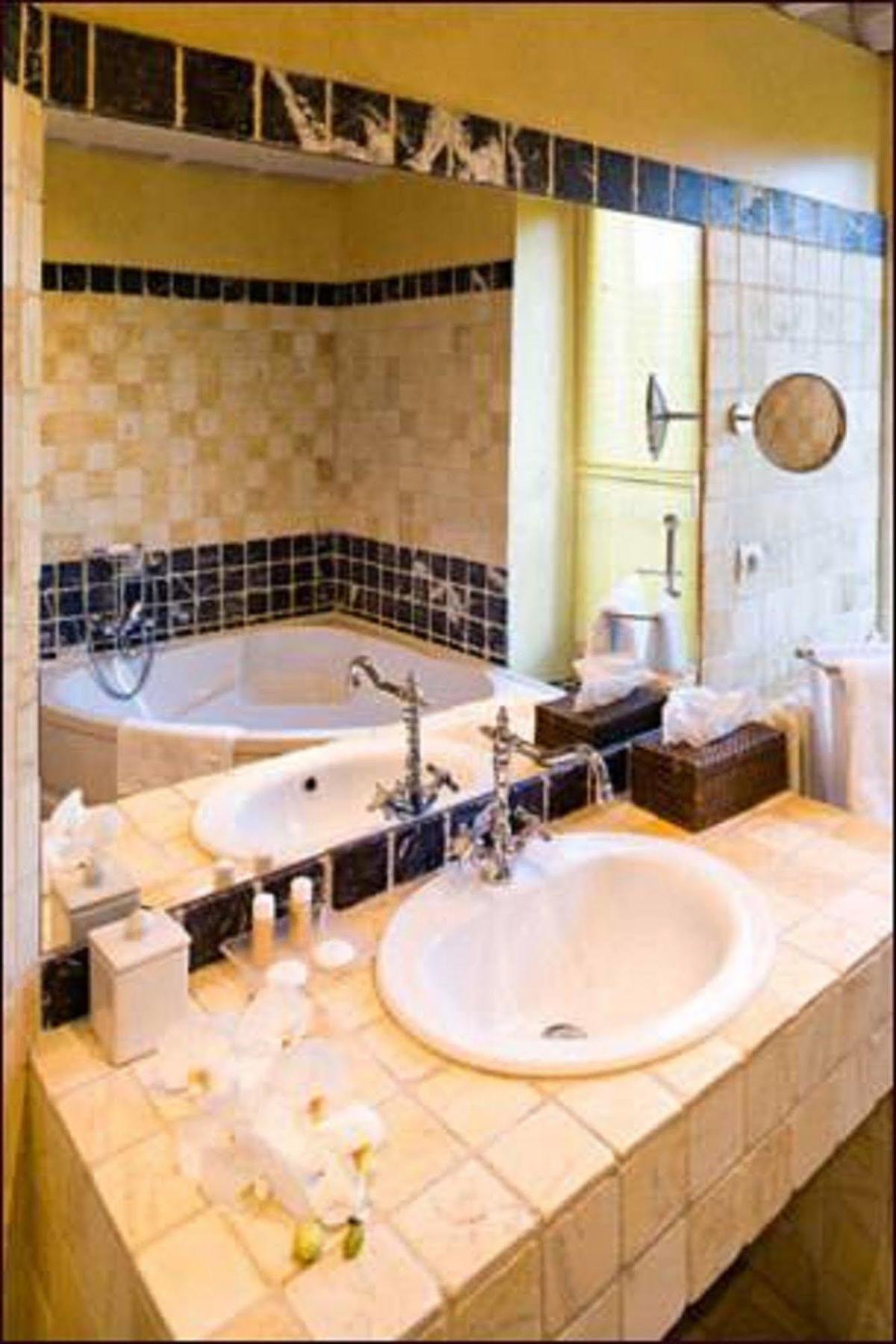 Отель Auberge A La Bonne Idee Saint-Jean-aux-Bois  Экстерьер фото